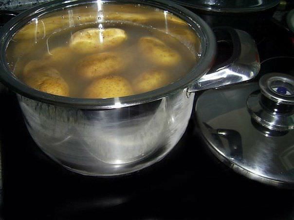 Картофельная ингаляция – самый простой и «ходовой» рецепт Картофельная ингаляция – самый простой и «ходовой» рецепт