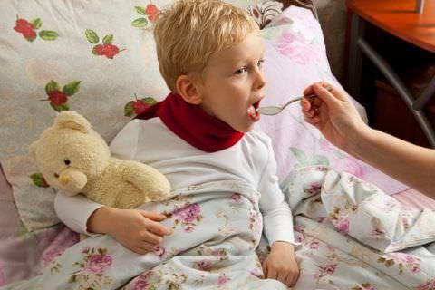 Возраст ребенка во время лечения важен для расчета дозировки лекарства