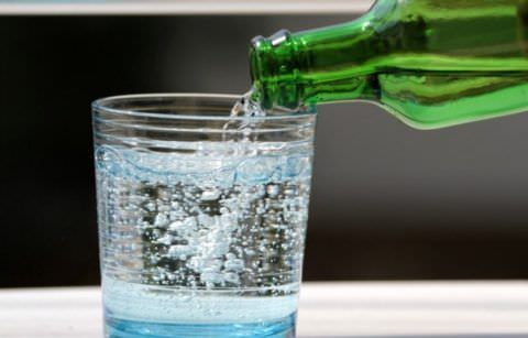 Давайте пить как можно больше минеральной воды без газа